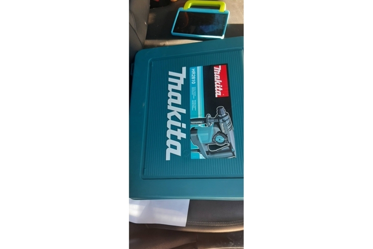 Перфоратор Makita HR 2810